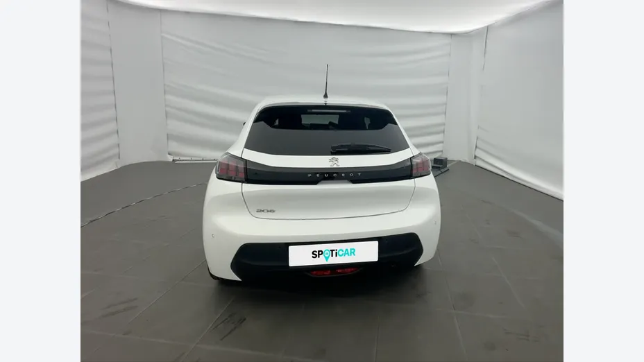 PEUGEOT 208 -