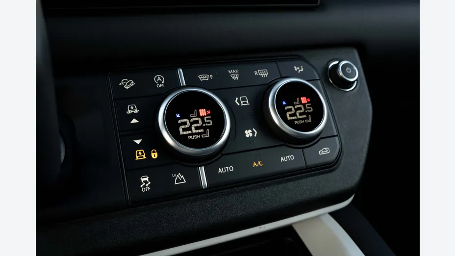 LAND ROVER Defender Defender 110 3.0 D250 mHEV X-Dynamic SE