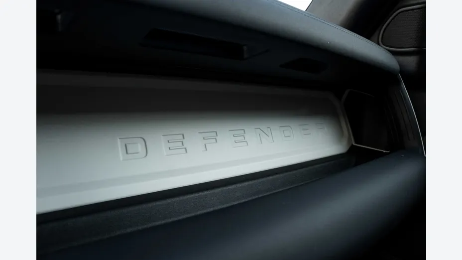 LAND ROVER Defender Defender 110 3.0 D250 mHEV X-Dynamic SE