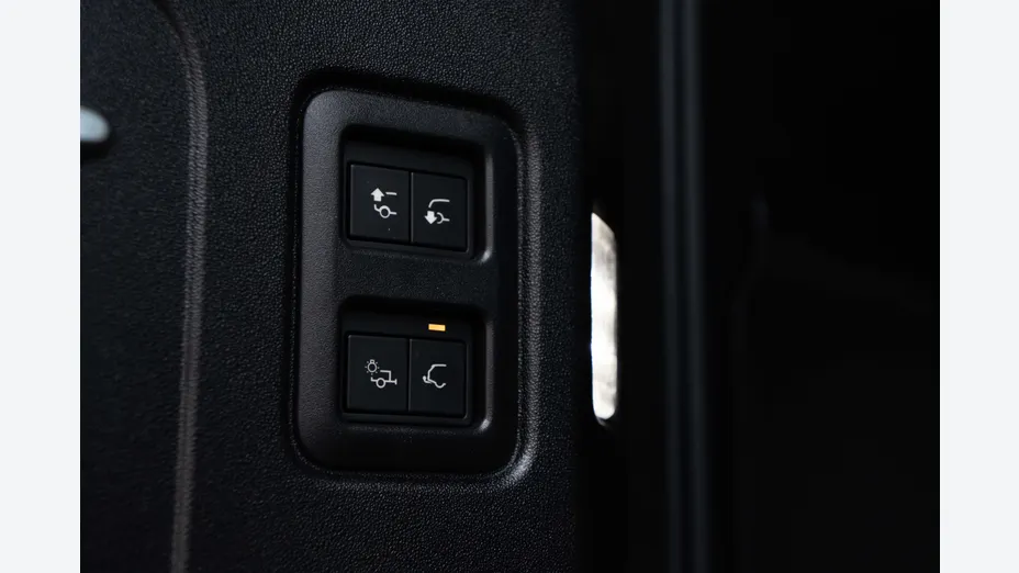 LAND ROVER Defender Defender 110 3.0 D250 mHEV X-Dynamic SE