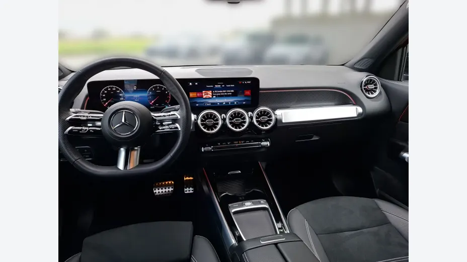 MERCEDES-BENZ GLB GLB 200 mHEV AMG Line 7G-DCT