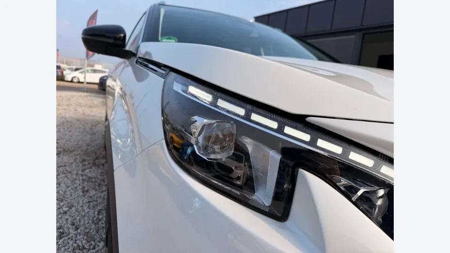 PEUGEOT 3008 -
