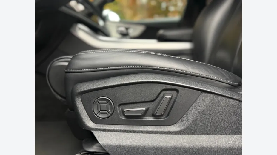 AUDI Q8 -