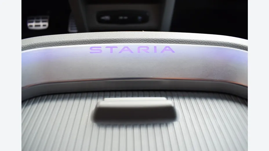 HYUNDAI Staria Staria 1.6 T-GDI HEV Luxury aut