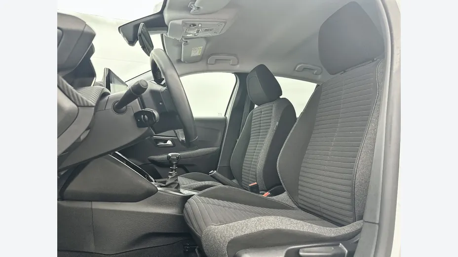 PEUGEOT 208 -