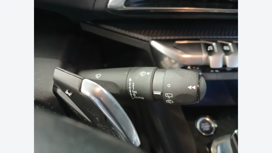 PEUGEOT 3008 -