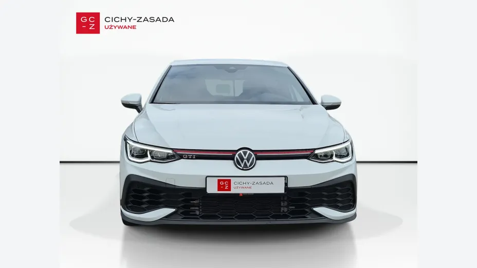 VOLKSWAGEN Golf -