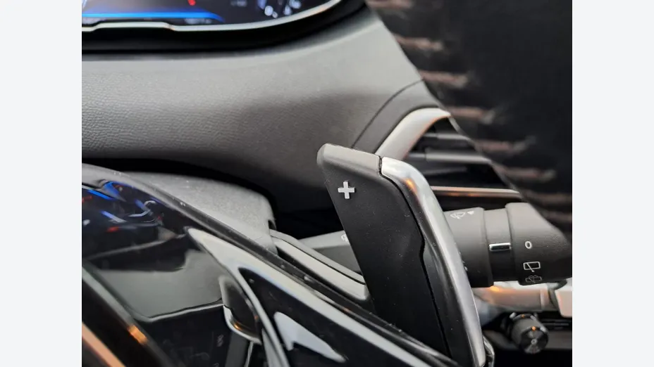 PEUGEOT 3008 -