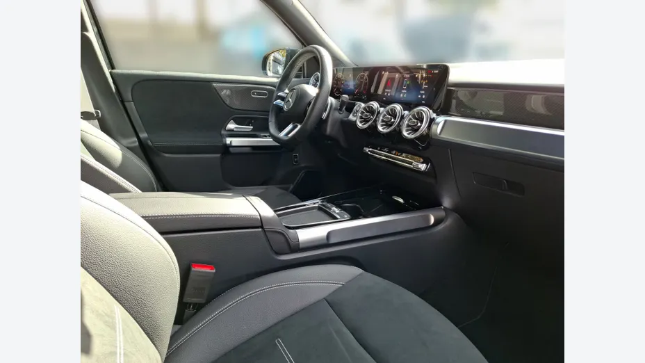 MERCEDES-BENZ GLB GLB 200 mHEV AMG Line 7G-DCT