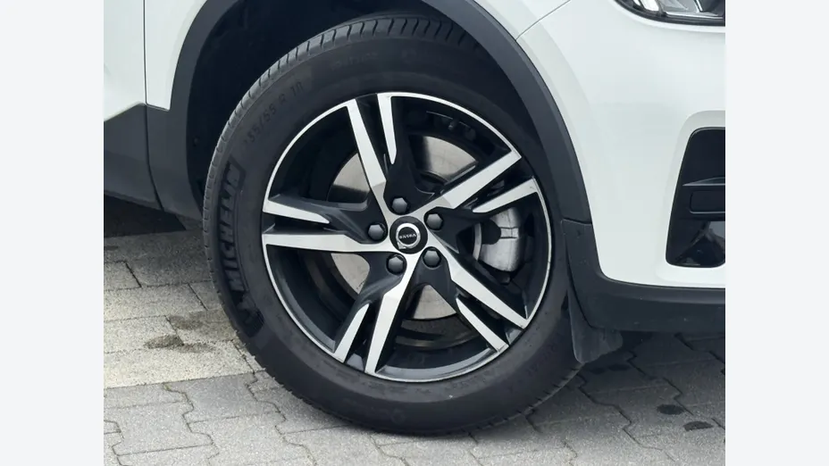 VOLVO XC40 XC40 B3 Plus Dark aut