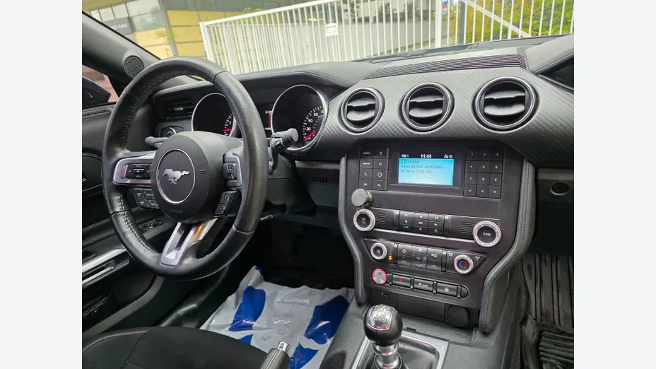 FORD Mustang -