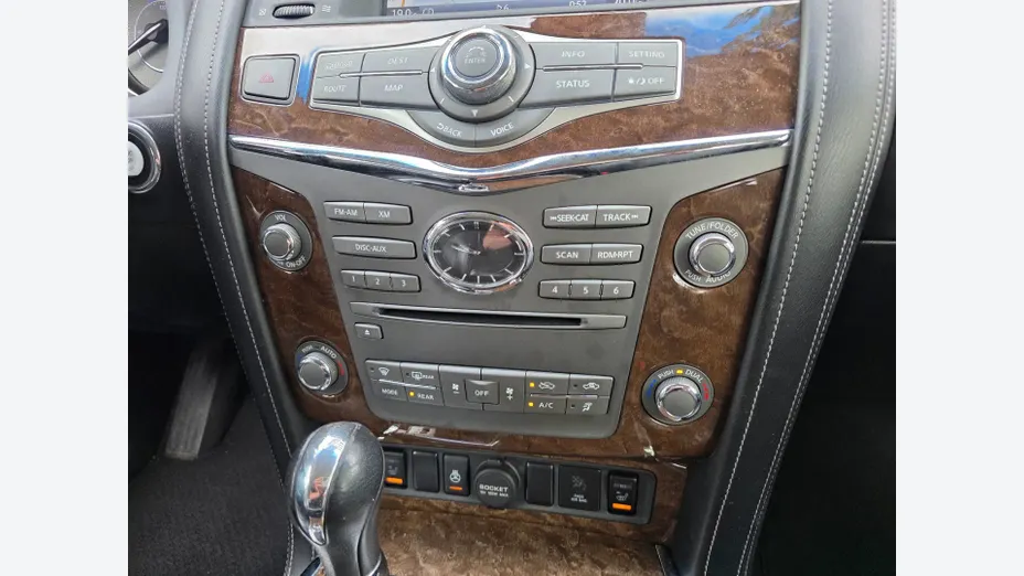 INFINITI QX80 -