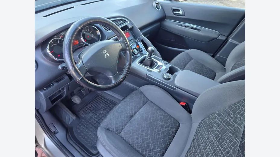 PEUGEOT 3008 3008 1.6 HDi Active