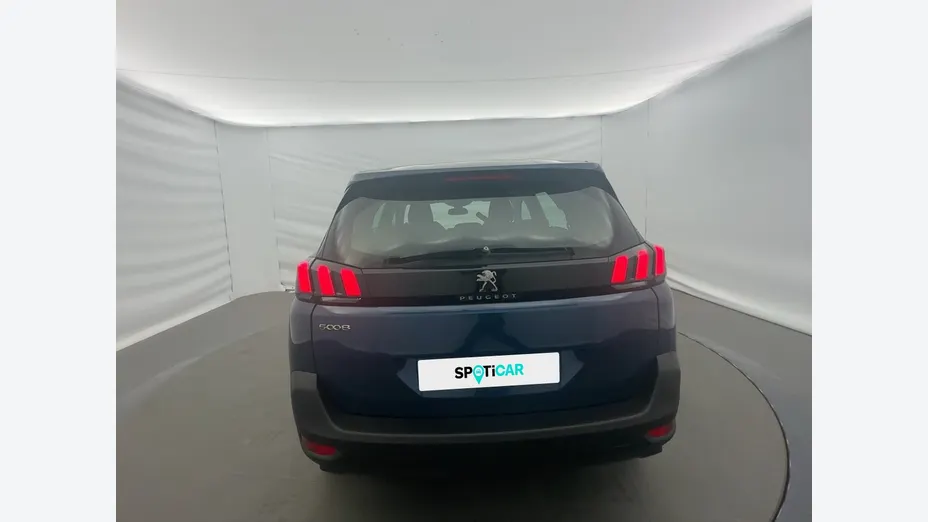PEUGEOT 5008 -