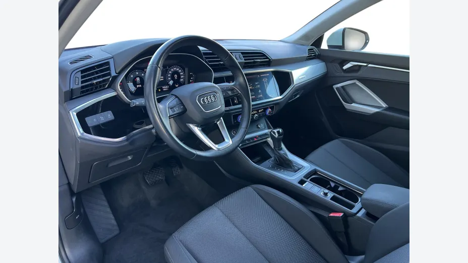 AUDI Q3 -