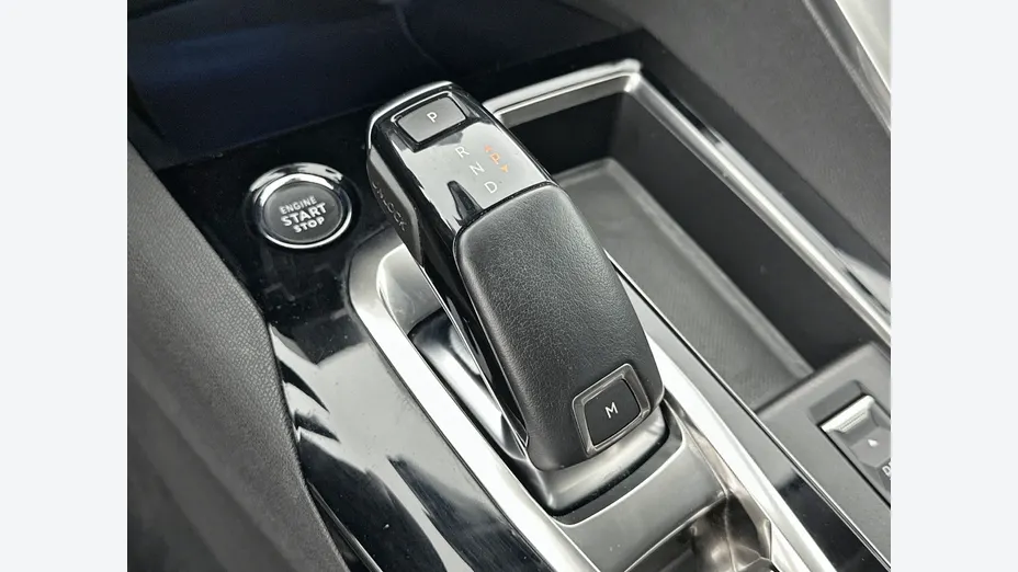 PEUGEOT 5008 -