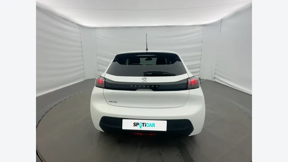 PEUGEOT 208 -