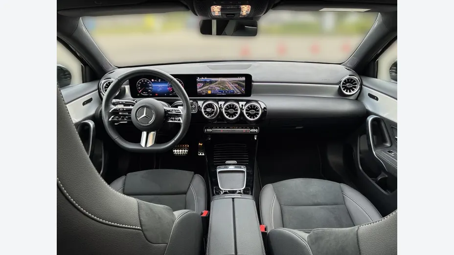MERCEDES-BENZ A Klasa A 220 4-Matic AMG Line 8G-DCT