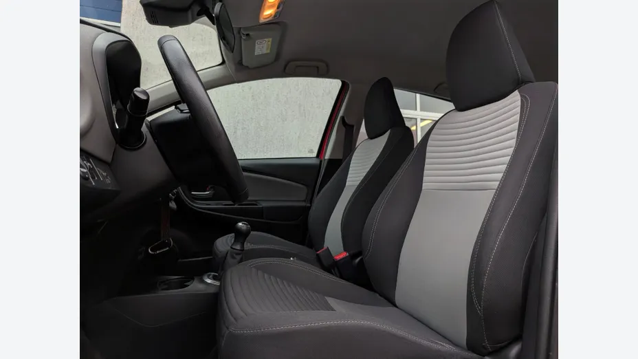 TOYOTA Yaris Yaris 1.0 Premium