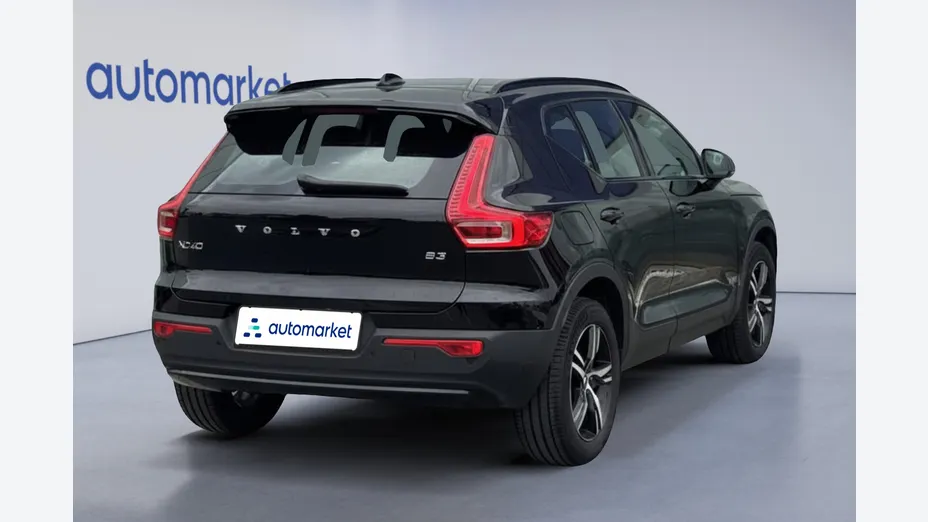 VOLVO XC40 XC40 B3 Plus Dark aut