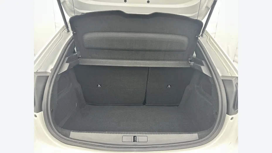 PEUGEOT 208 -