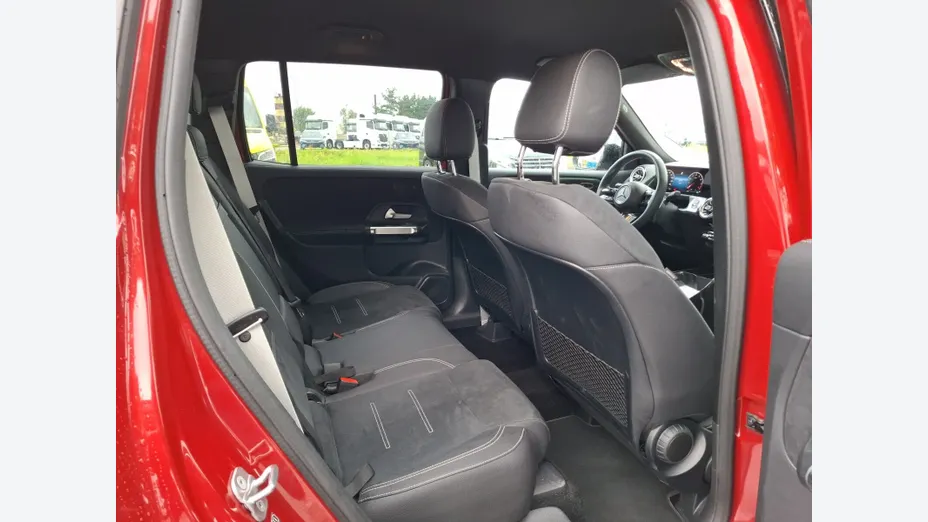 MERCEDES-BENZ GLB GLB 200 mHEV AMG Line 7G-DCT