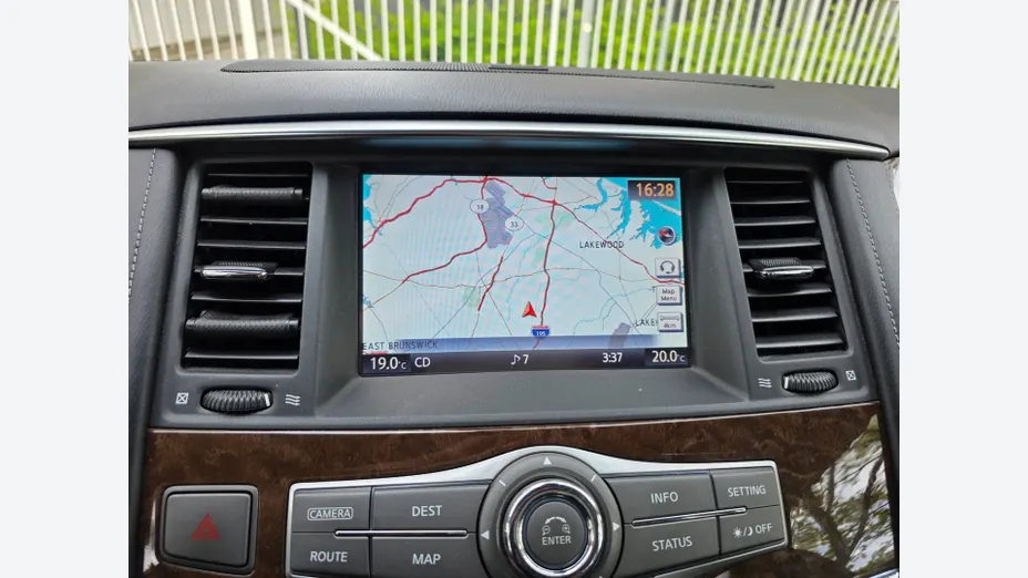 INFINITI QX80 -
