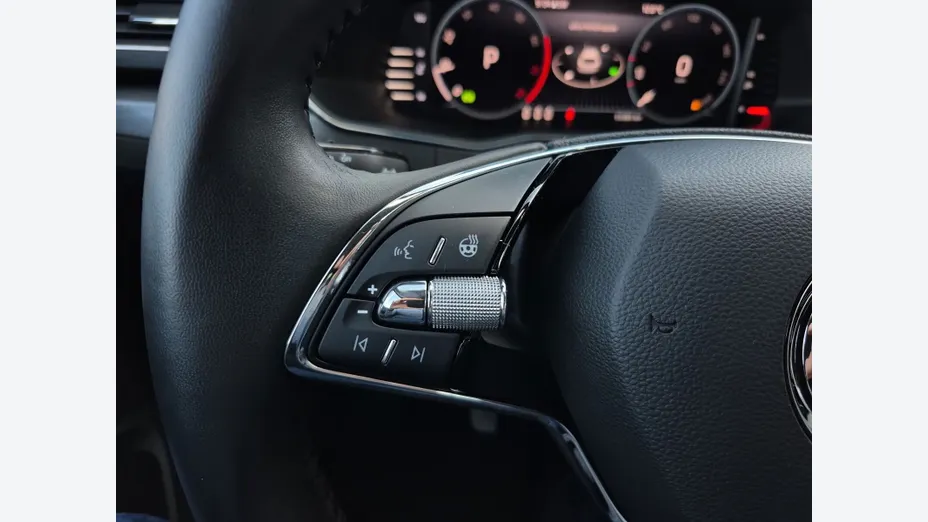 SKODA Superb -