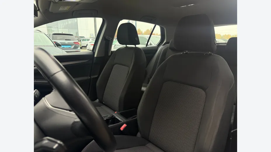 VOLKSWAGEN Golf -