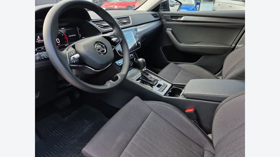 SKODA Superb -