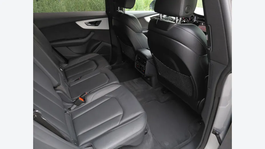 AUDI Q8 -