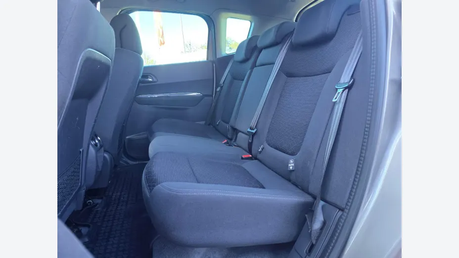 PEUGEOT 3008 3008 1.6 HDi Active