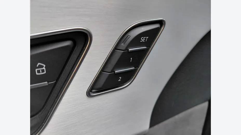 AUDI Q8 -