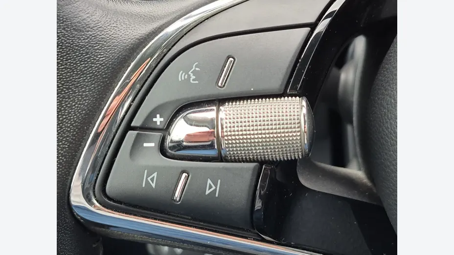 SKODA Karoq -