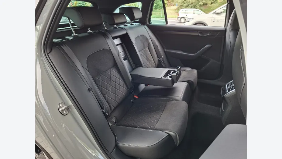SKODA Superb Superb 2.0 TDI SCR 4x4 Sportline DSG