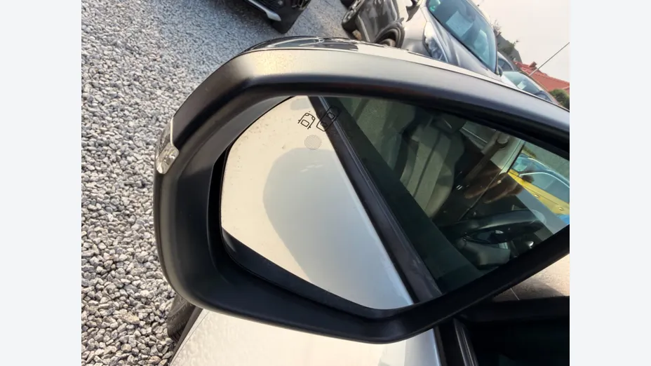PEUGEOT 3008 -