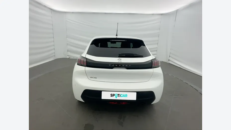 PEUGEOT 208 -