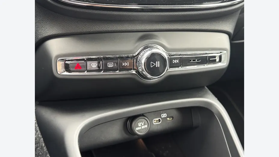VOLVO XC40 XC40 B3 Plus Dark aut
