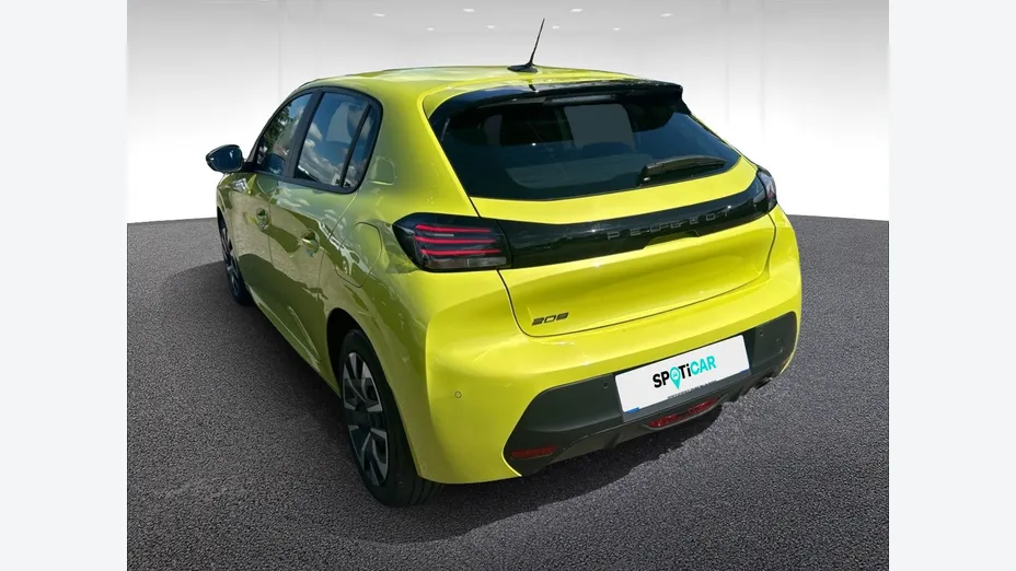 PEUGEOT 208 -