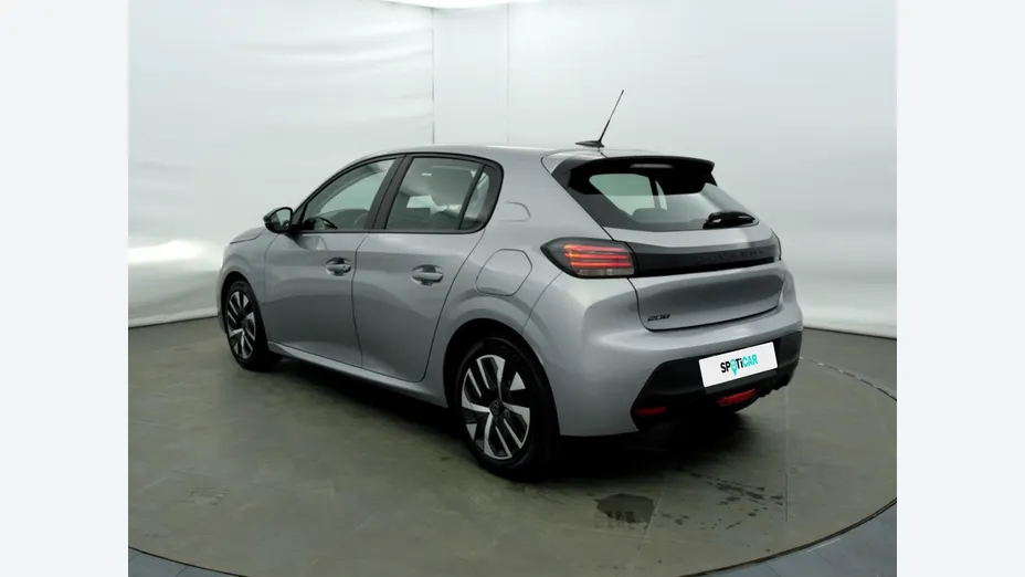 PEUGEOT 208 -