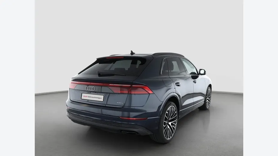 AUDI Q8 -