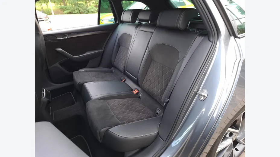 SKODA Superb Superb 2.0 TDI SCR 4x4 Sportline DSG