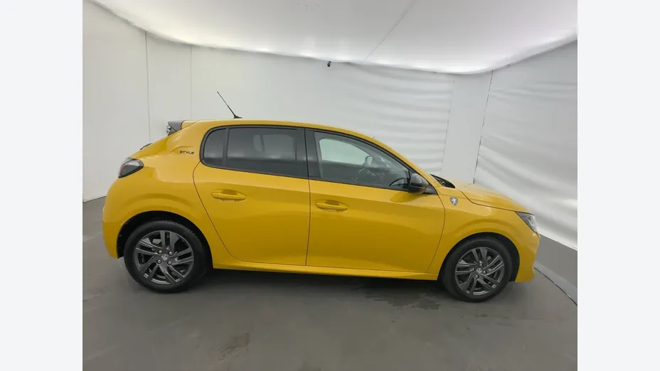 PEUGEOT 208 -