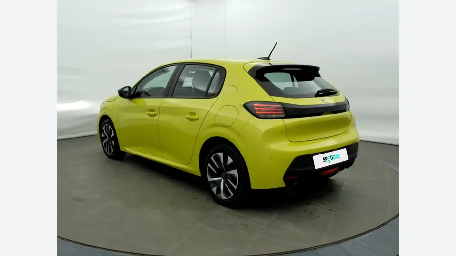 PEUGEOT 208 -