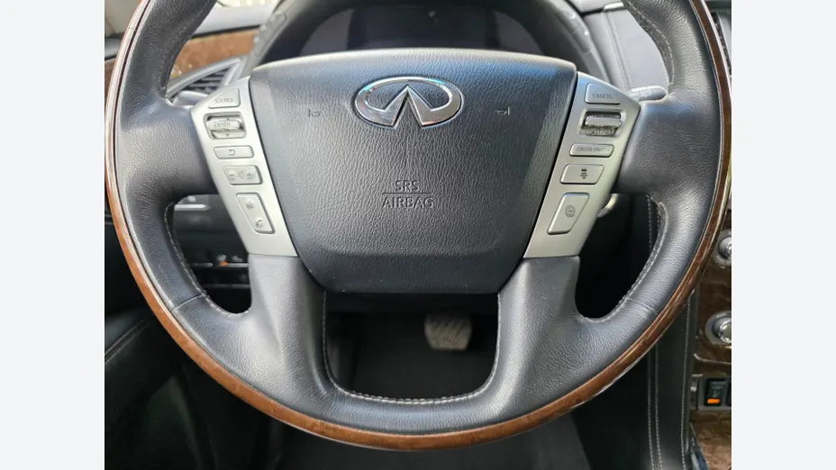INFINITI QX80 -