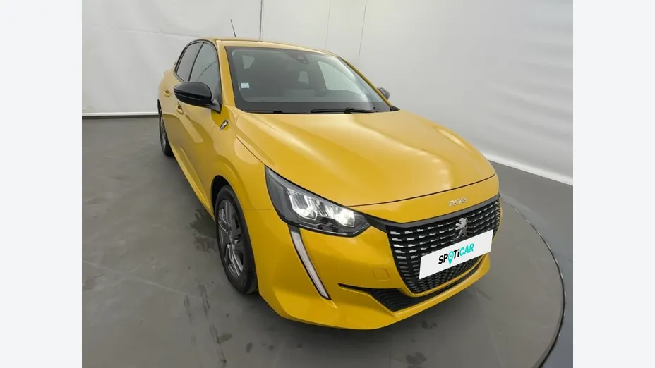 PEUGEOT 208 -