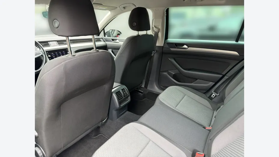 VOLKSWAGEN Passat -