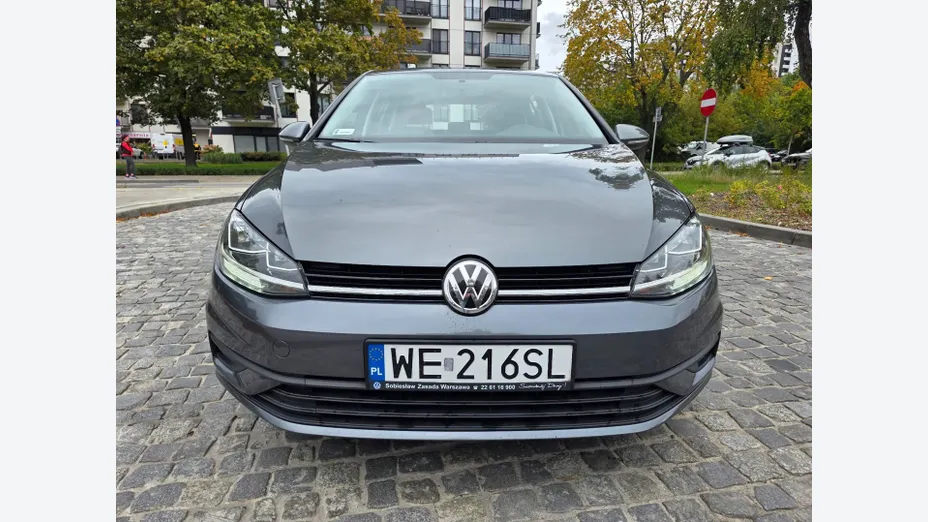 VOLKSWAGEN Golf -