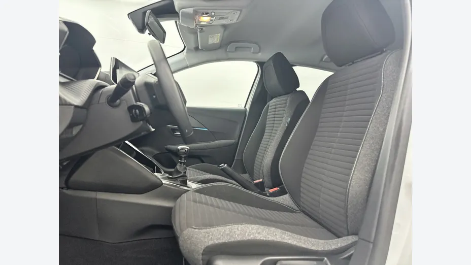PEUGEOT 208 -