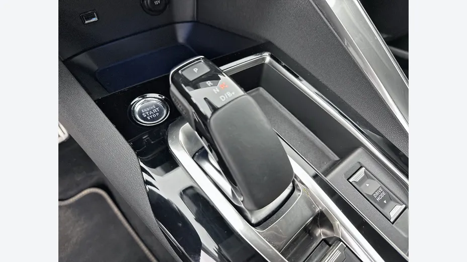 PEUGEOT 3008 -